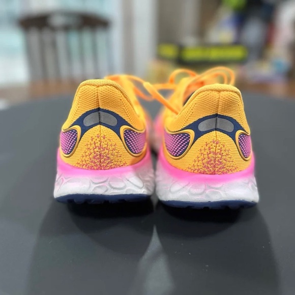 New Balance 1080v12 Like New Women’s 11. - Picture 3 of 5